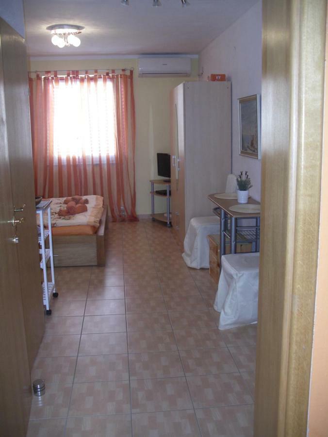 Apartments Marija Malinska Esterno foto